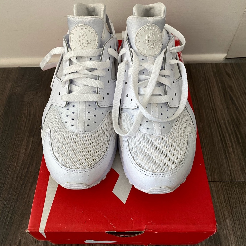 Nike Air Huarache - White Size 7 GS/Y.